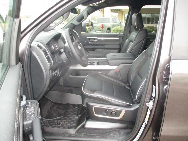 RAM 1500 Laramie Crew Cab SWB 4WD 2026