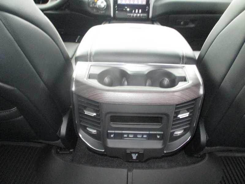 RAM 1500 Laramie Crew Cab SWB 4WD 2026