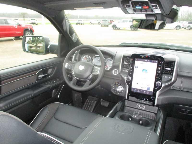 RAM 1500 Laramie Crew Cab SWB 4WD 2026