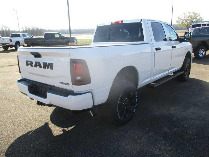 RAM 2500 Tradesman Crew Cab SWB 4WD 2026