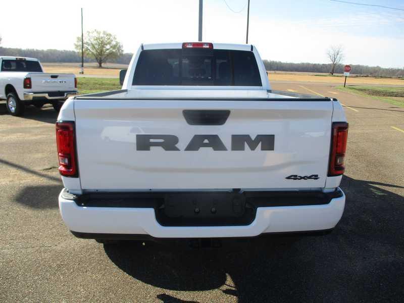 RAM 2500 Tradesman Crew Cab SWB 4WD 2026