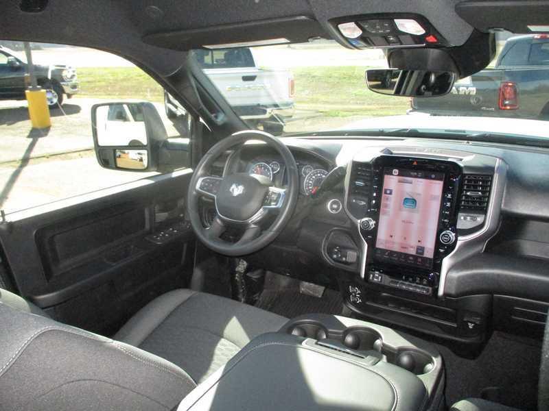 RAM 2500 Tradesman Crew Cab SWB 4WD 2026