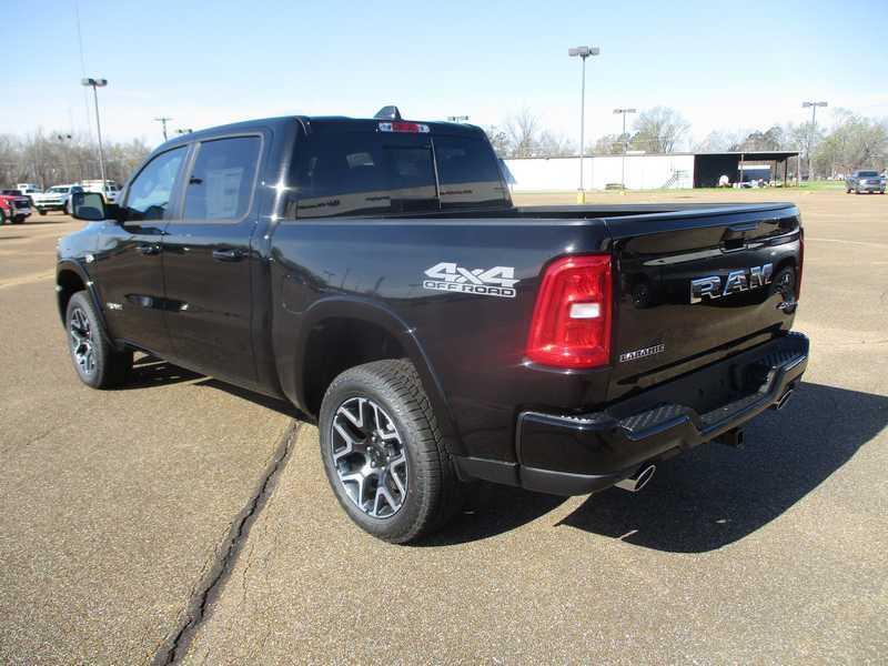 RAM 1500 Laramie Crew Cab SWB 4WD 2026