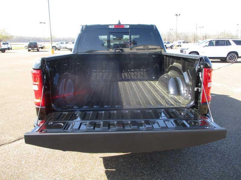 RAM 1500 Laramie Crew Cab SWB 4WD 2026