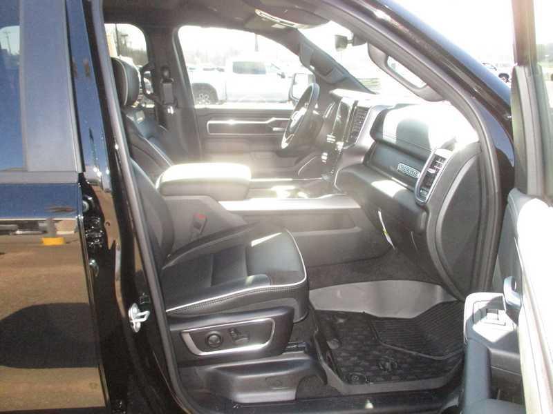 RAM 1500 Laramie Crew Cab SWB 4WD 2026