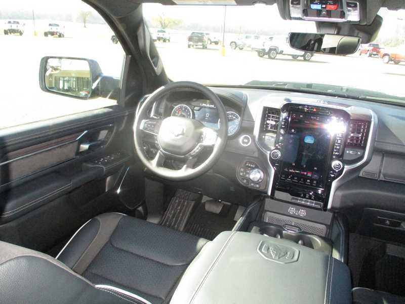 RAM 1500 Laramie Crew Cab SWB 4WD 2026