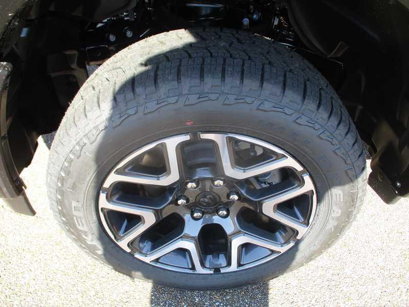 RAM 1500 Laramie Crew Cab SWB 4WD 2026