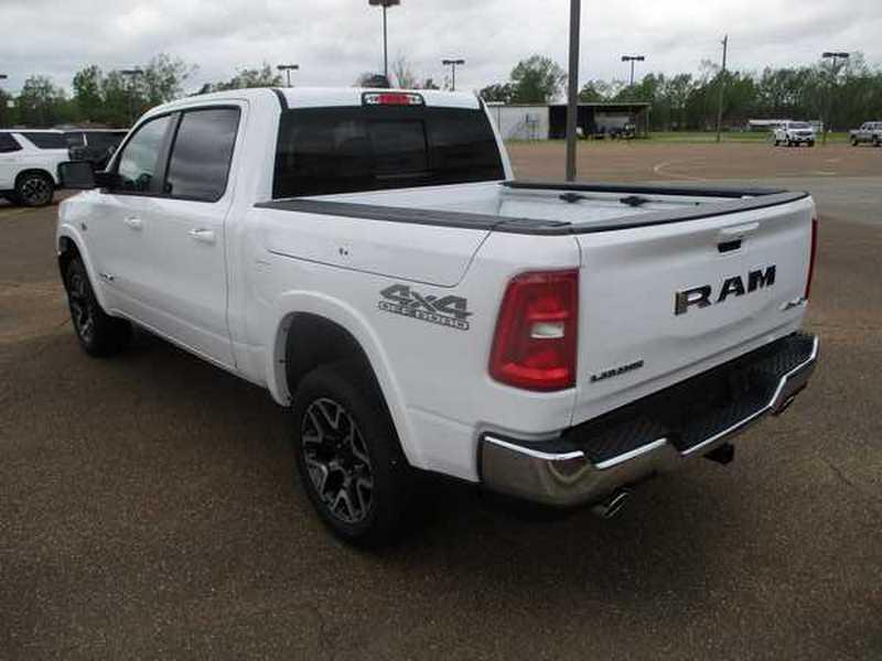 RAM 1500 Laramie Crew Cab SWB 4WD 2026
