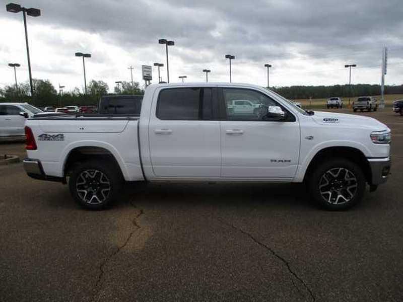 RAM 1500 Laramie Crew Cab SWB 4WD 2026