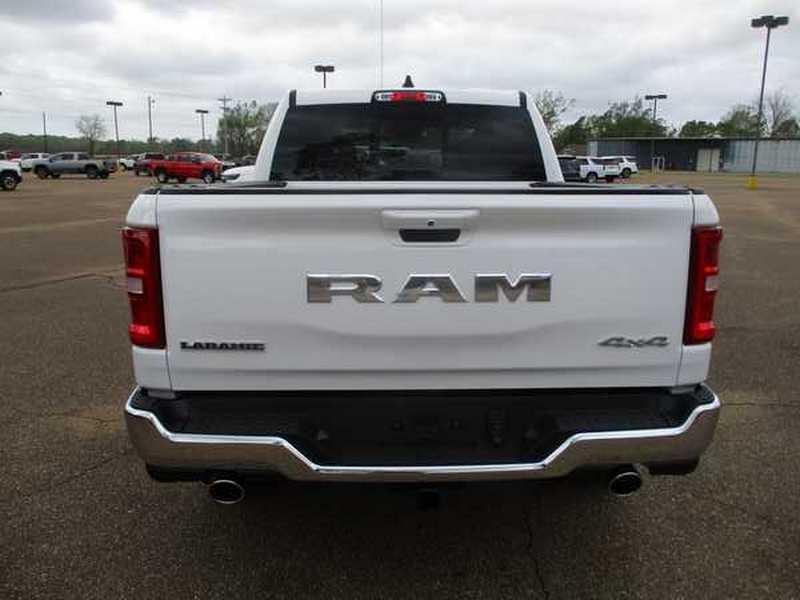 RAM 1500 Laramie Crew Cab SWB 4WD 2026