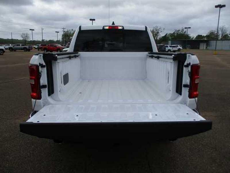 RAM 1500 Laramie Crew Cab SWB 4WD 2026