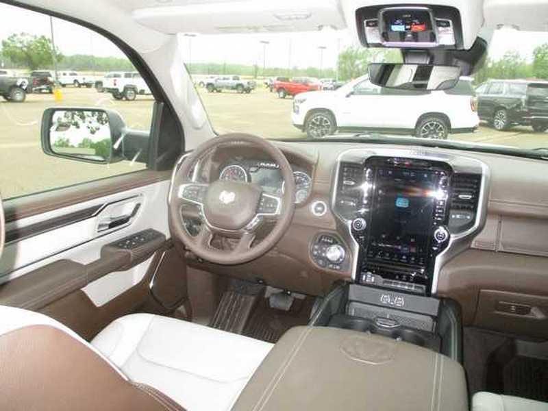 RAM 1500 Laramie Crew Cab SWB 4WD 2026