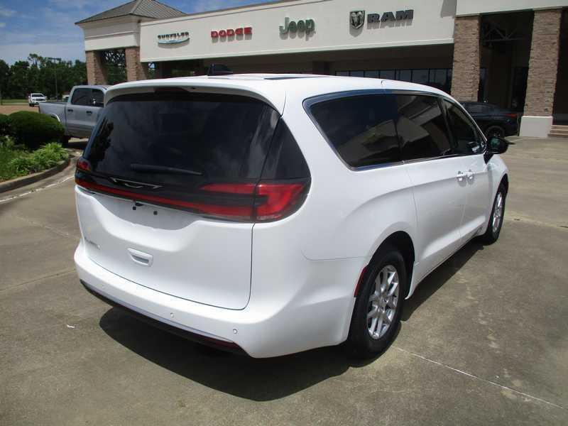 Chrysler Pacifica Select 2027
