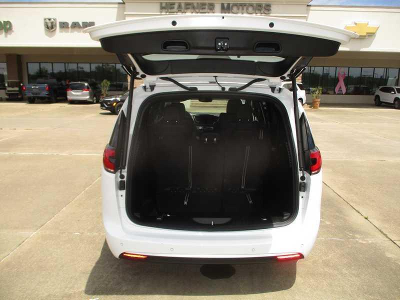 Chrysler Pacifica Select 2027