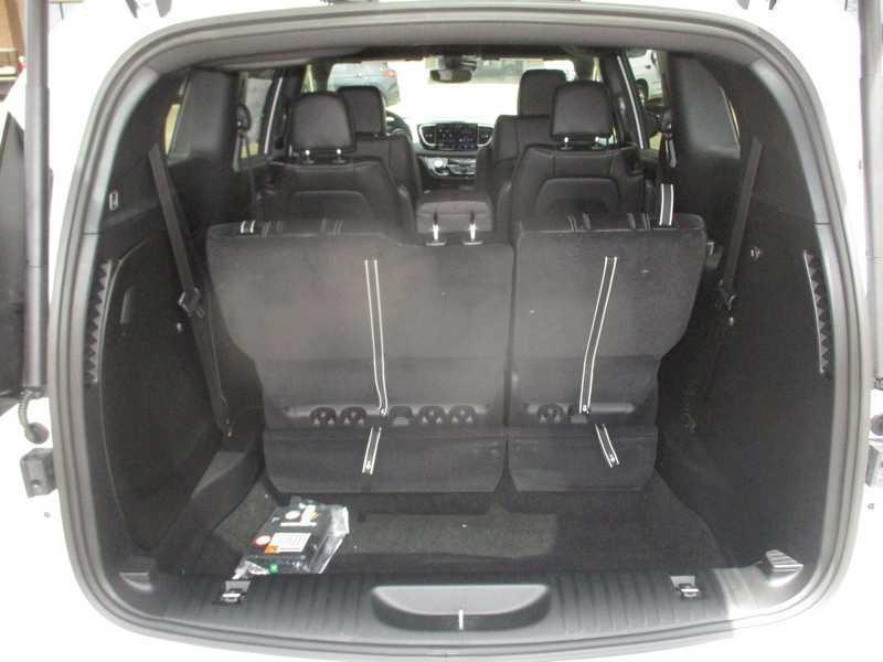 Chrysler Pacifica Select 2027