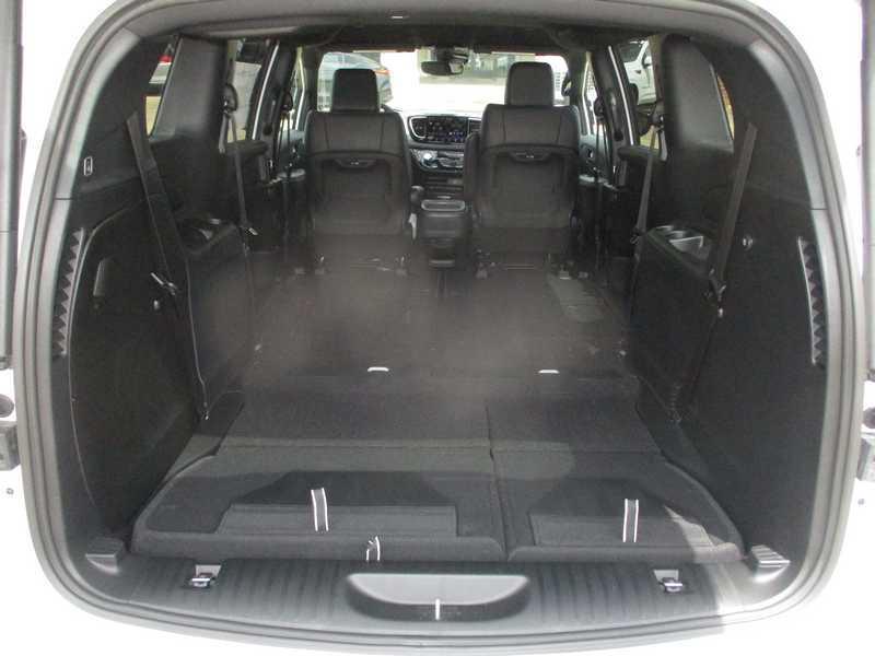 Chrysler Pacifica Select 2027