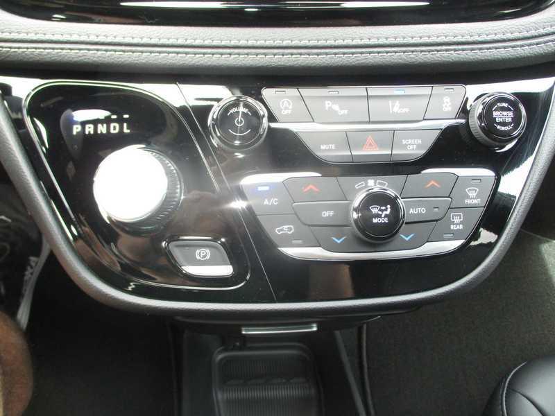 Chrysler Pacifica Select 2027