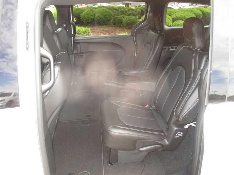Chrysler Pacifica Select 2027
