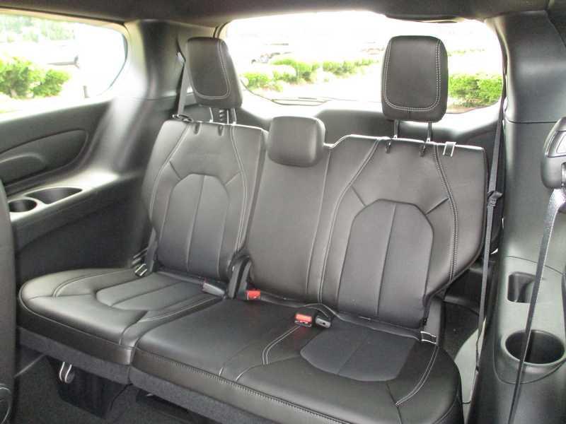 Chrysler Pacifica Select 2027