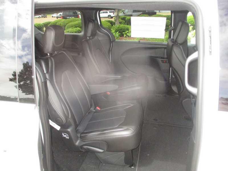 Chrysler Pacifica Select 2027