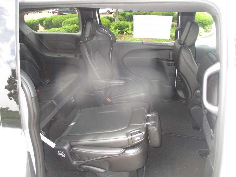 Chrysler Pacifica Select 2027