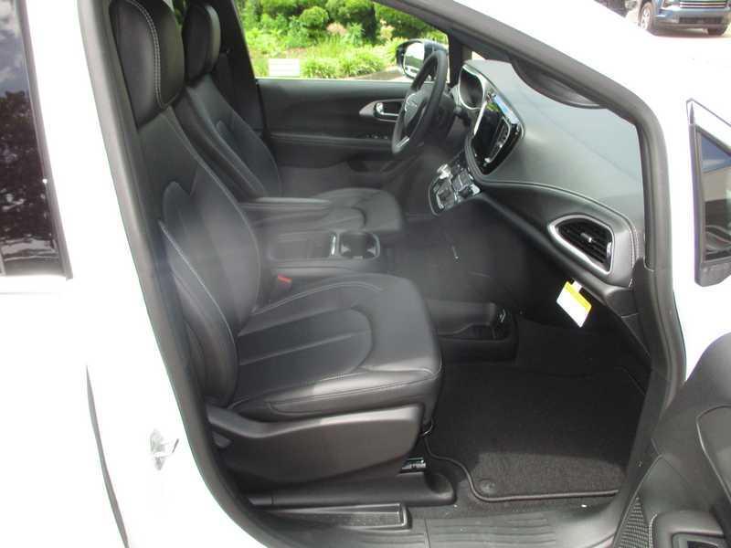 Chrysler Pacifica Select 2027