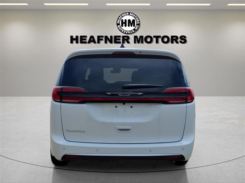 Chrysler Pacifica Select 2027