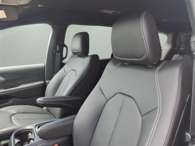 Chrysler Pacifica Select 2027