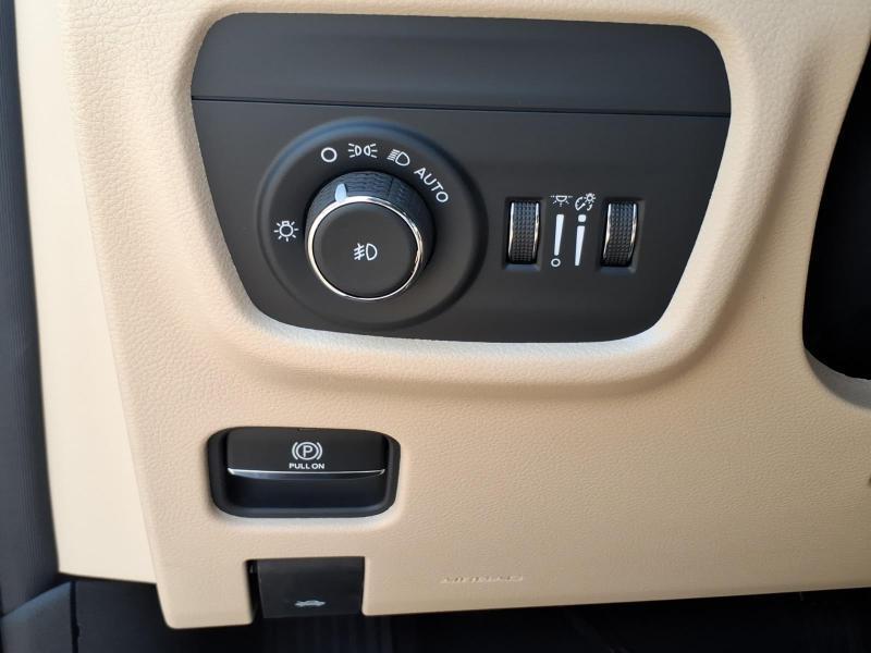 Jeep Grand Cherokee Limited 2WD 2026