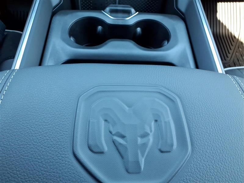 RAM 1500 Laramie Crew Cab SWB 4WD 2027