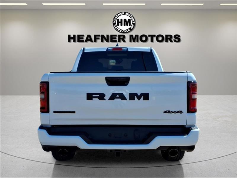 RAM 1500 Big Horn Crew Cab SWB 4WD 2027