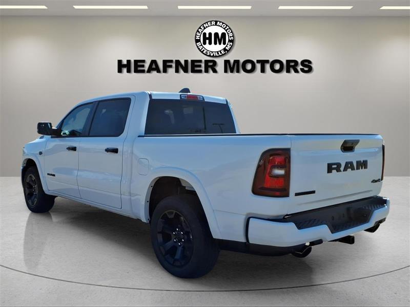 RAM 1500 Big Horn Crew Cab SWB 4WD 2027