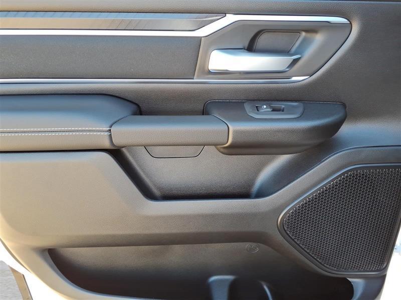 RAM 1500 Big Horn Crew Cab SWB 4WD 2027