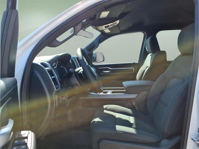 RAM 1500 Big Horn Crew Cab SWB 4WD 2027