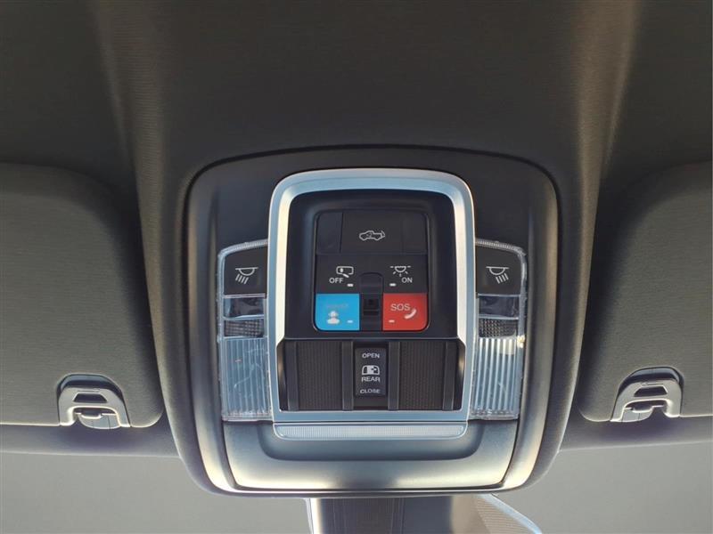 RAM 1500 Big Horn Crew Cab SWB 4WD 2027
