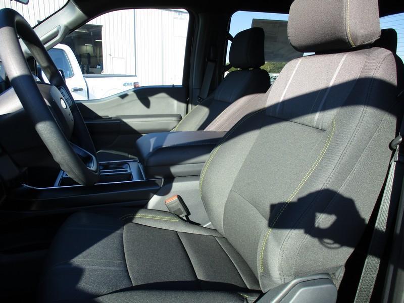 Ford F-150 STX SuperCrew 4WD 2025