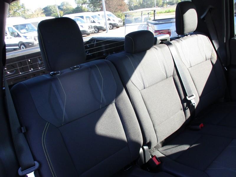 Ford F-150 STX SuperCrew 4WD 2025