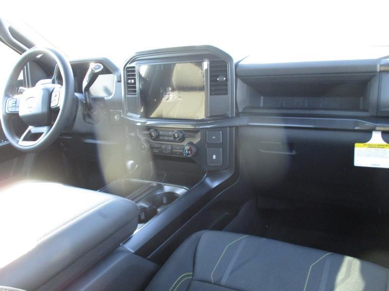 Ford F-150 STX SuperCrew 4WD 2025