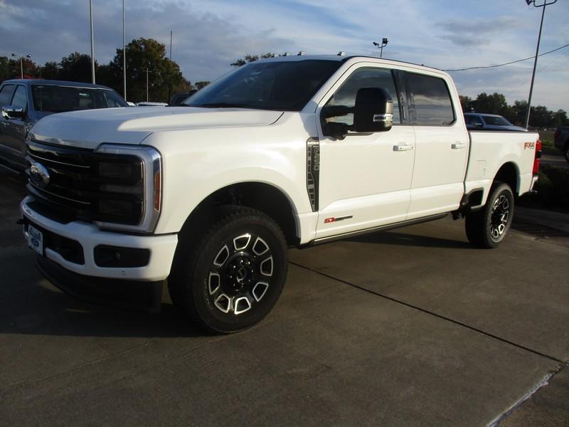 2026 Ford F-250 Platinum photo 2