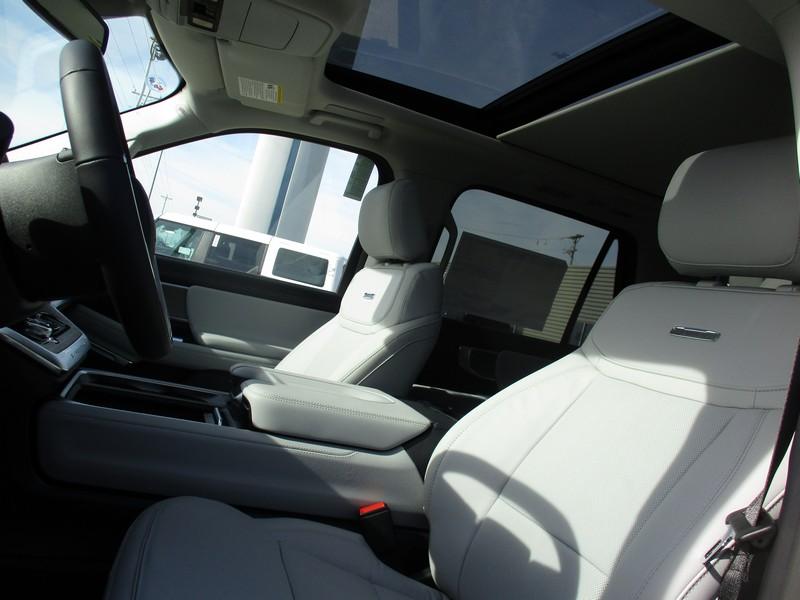 Ford Expedition Platinum 4WD 2025