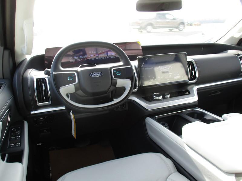 Ford Expedition Platinum 4WD 2025