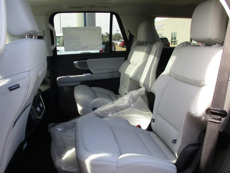 Ford Expedition Platinum 4WD 2025