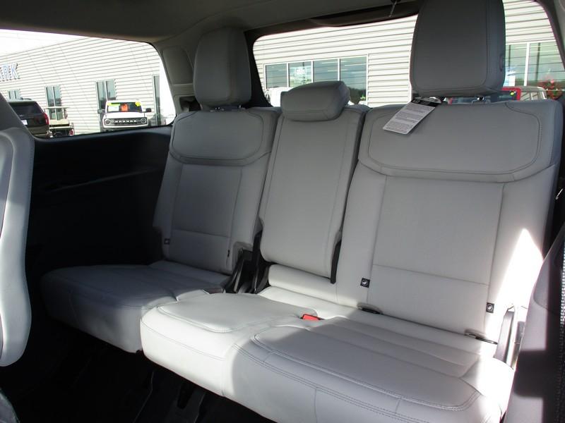 Ford Expedition Platinum 4WD 2025