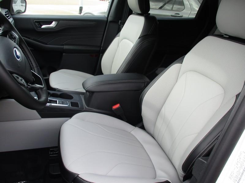 Ford Escape Platinum AWD 2026