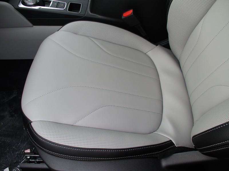 Ford Escape Platinum AWD 2026