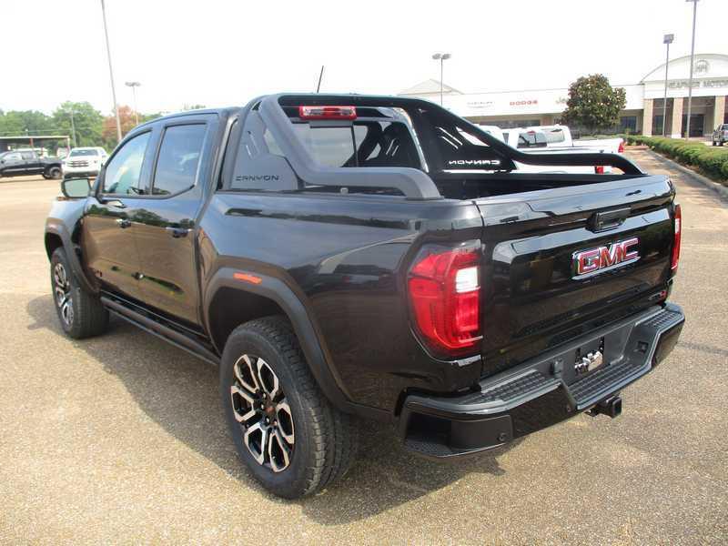 GMC Canyon AT4 Crew Cab 4WD 2025 GMC Canyon AT4 Crew Cab 4WD 2025