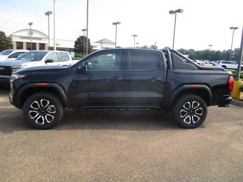 GMC Canyon AT4 Crew Cab 4WD 2025 GMC Canyon AT4 Crew Cab 4WD 2025