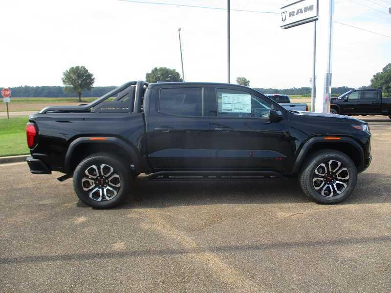 GMC Canyon AT4 Crew Cab 4WD 2025 GMC Canyon AT4 Crew Cab 4WD 2025