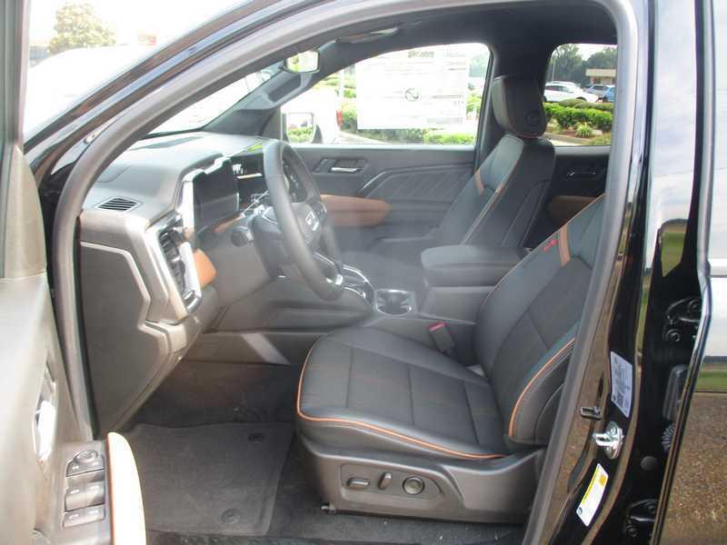 GMC Canyon AT4 Crew Cab 4WD 2025 GMC Canyon AT4 Crew Cab 4WD 2025