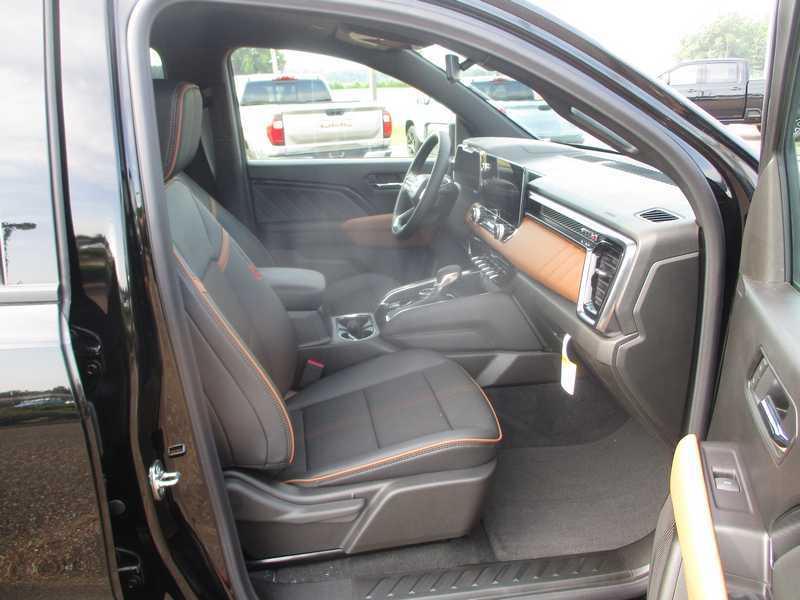 GMC Canyon AT4 Crew Cab 4WD 2025 GMC Canyon AT4 Crew Cab 4WD 2025
